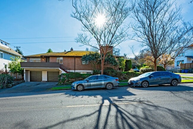 Building Photo - Mcgraw Triplex