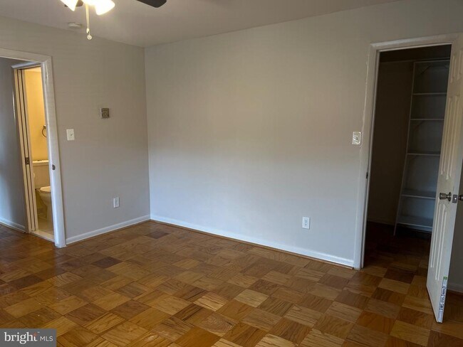 Building Photo - 1508 S George Mason Dr