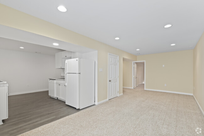 Building Photo - 10205 Waterford Dr