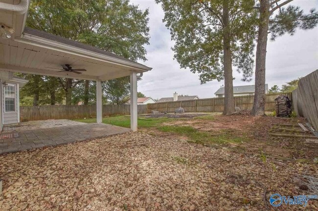 Building Photo - 2542 Bonnie Oaks Dr SW