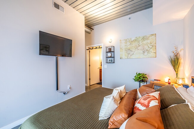 Building Photo - 620 Glen Iris Dr NE