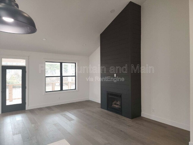 Building Photo - 808 Maybank Dr