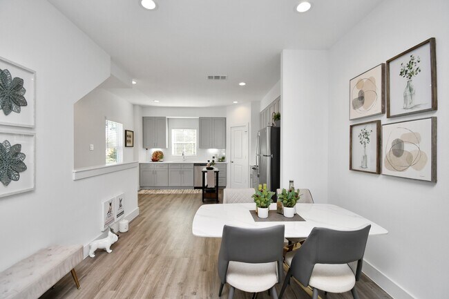 Building Photo - 2008 Laverne Holw Ln