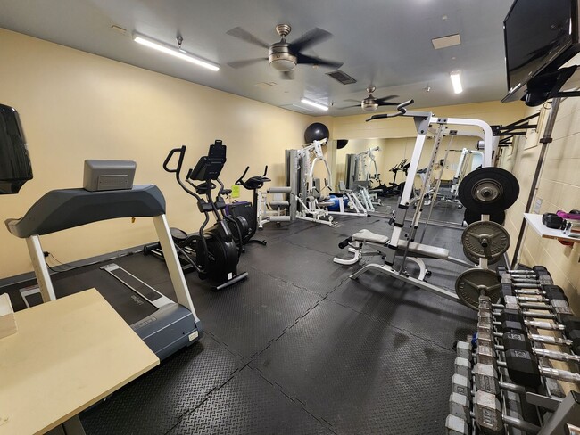 Building Photo - Gorgeous 1 Bed 1 Bath Condo In Fantastic L...