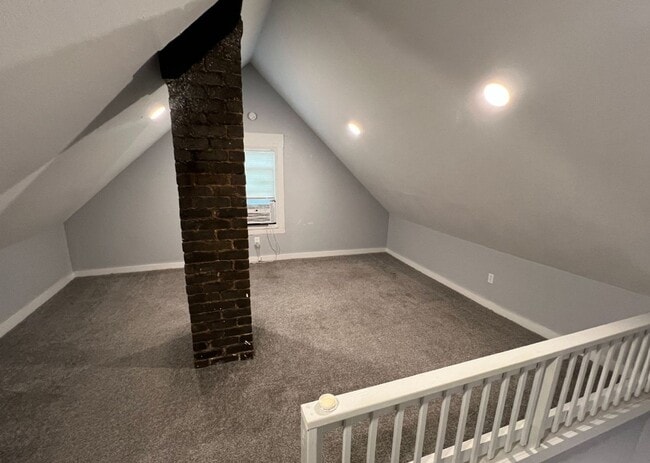 Building Photo - Spacious 5 Bedroom Bungalow in Historic No...