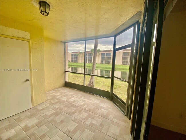 Building Photo - 3199 Foxcroft Rd