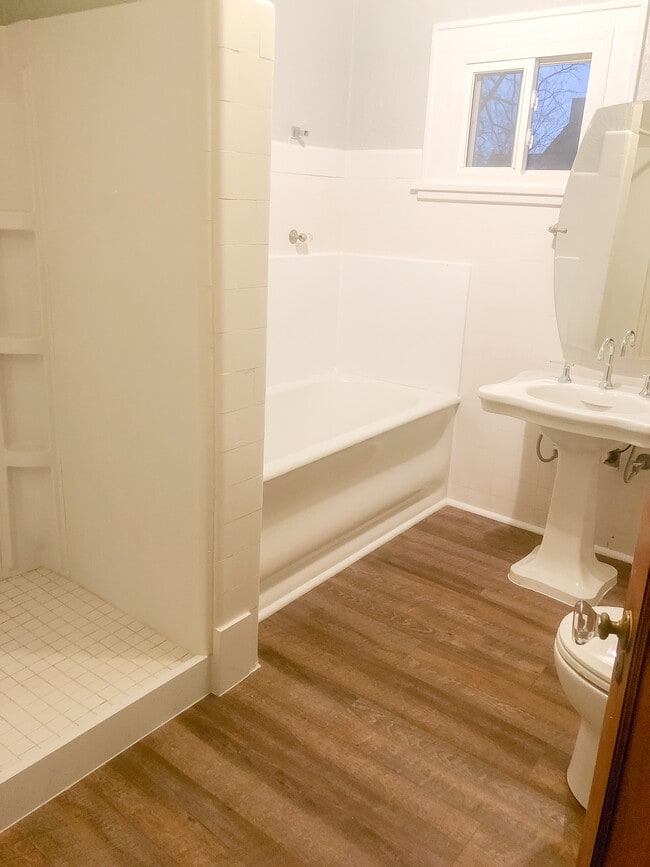 Building Photo - 1048 37th St