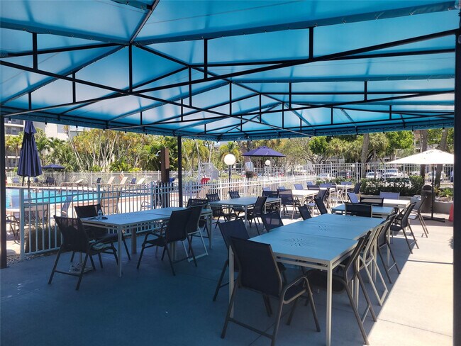 Building Photo - 2671 S Course Dr