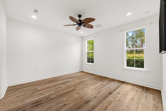 Building Photo - 217 Windrow Way