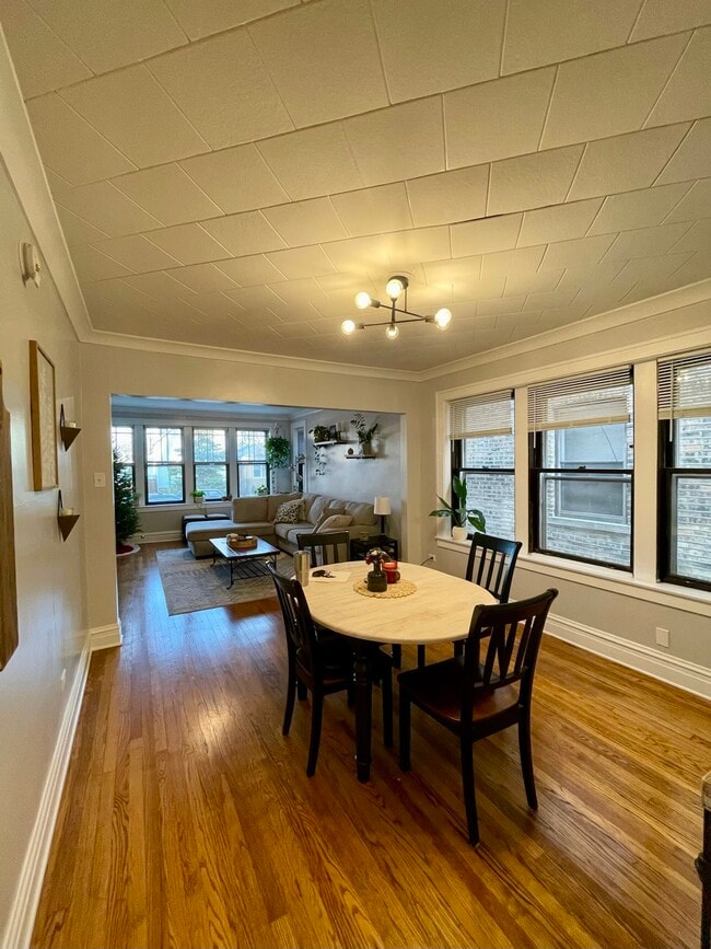 Building Photo - 3431 N Lowell Ave