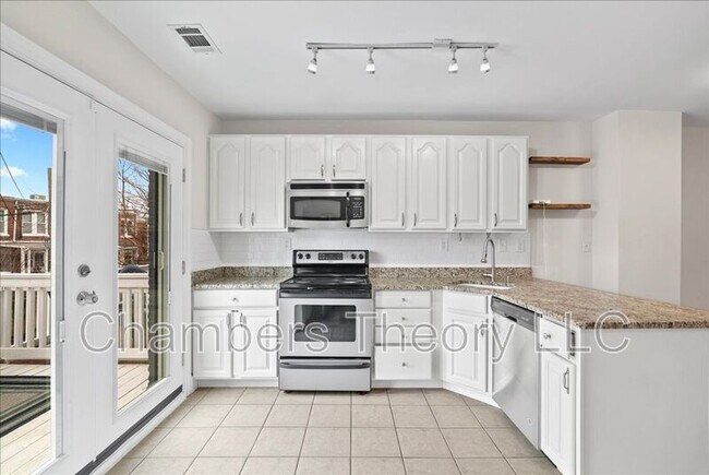 Building Photo - 619 Orleans Pl NE