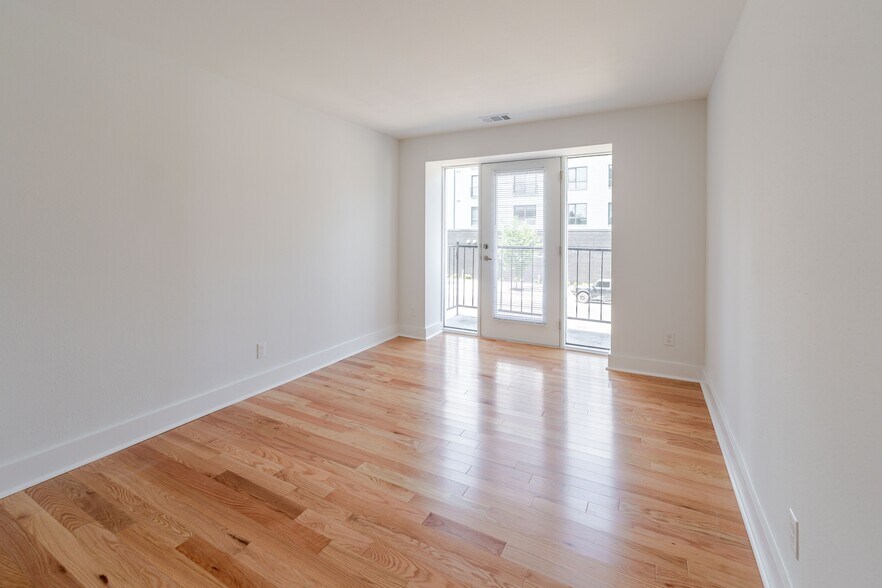 Building Photo - 5630 Pershing Ave