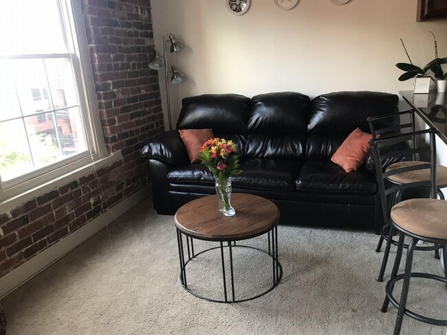 Building Photo - 2006 E Franklin St