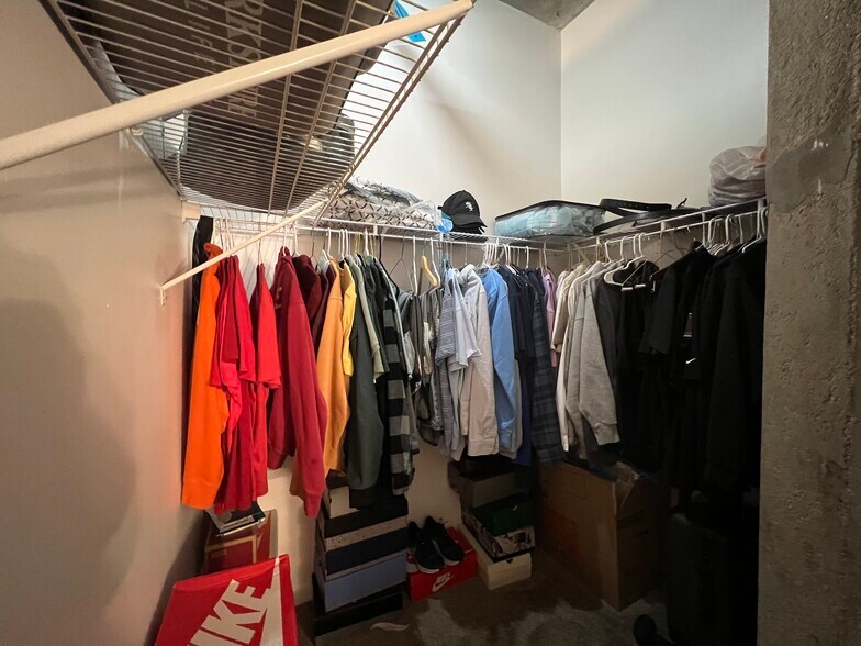 Building Photo - 1550 S Blue Island Ave