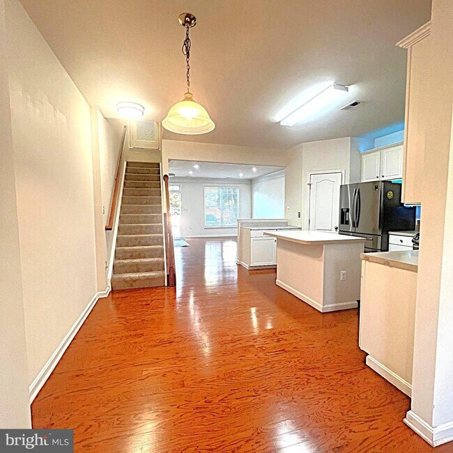 Building Photo - 13129 Park Crescent Cir