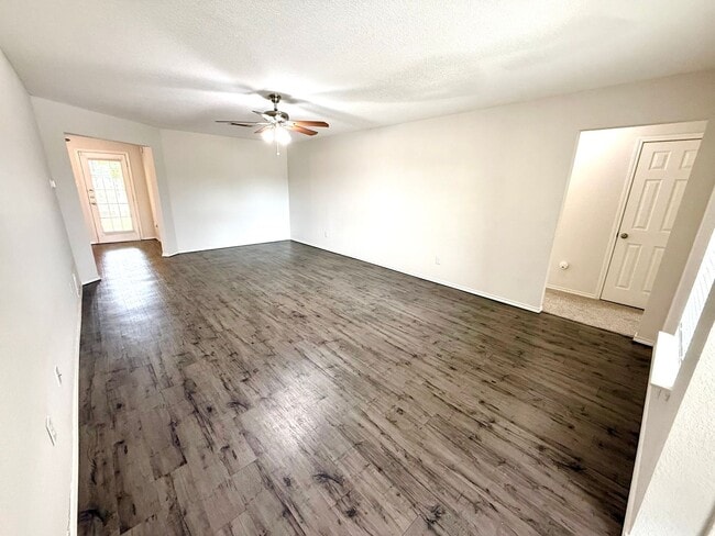 Building Photo - Available Now! Charming Single-Story Home in Waco with Modern Finishes & Spacious Yard