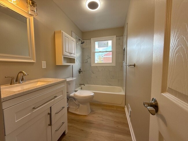 Building Photo - Beautiful 3 Bedroom 2 Bath House In Parkville