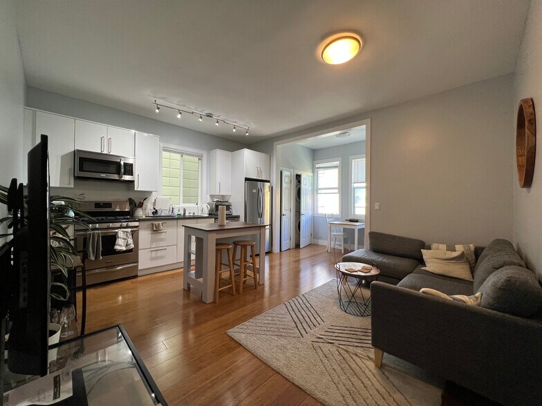 Building Photo - 26 San Carlos St