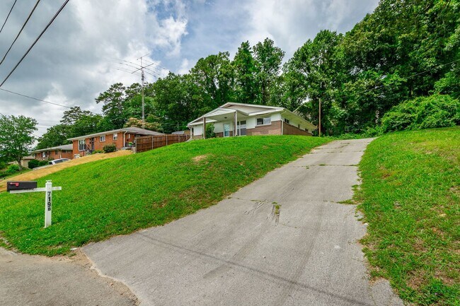 Building Photo - 719 Mcgowan Rd
