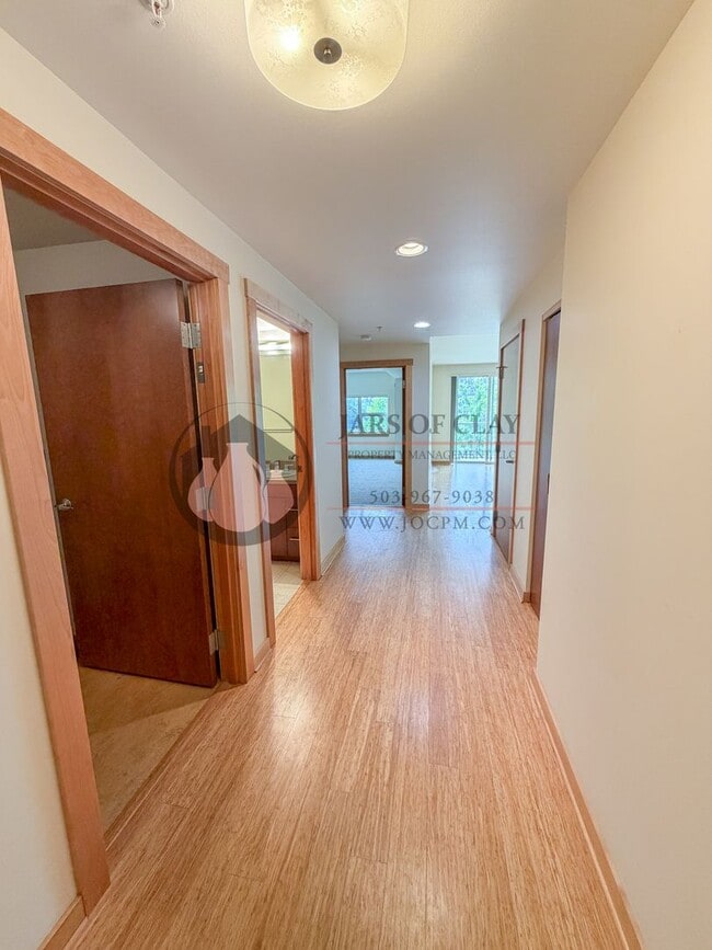 Building Photo - Downtown Salem Condo | Air Conditioning | Off-Street Parking