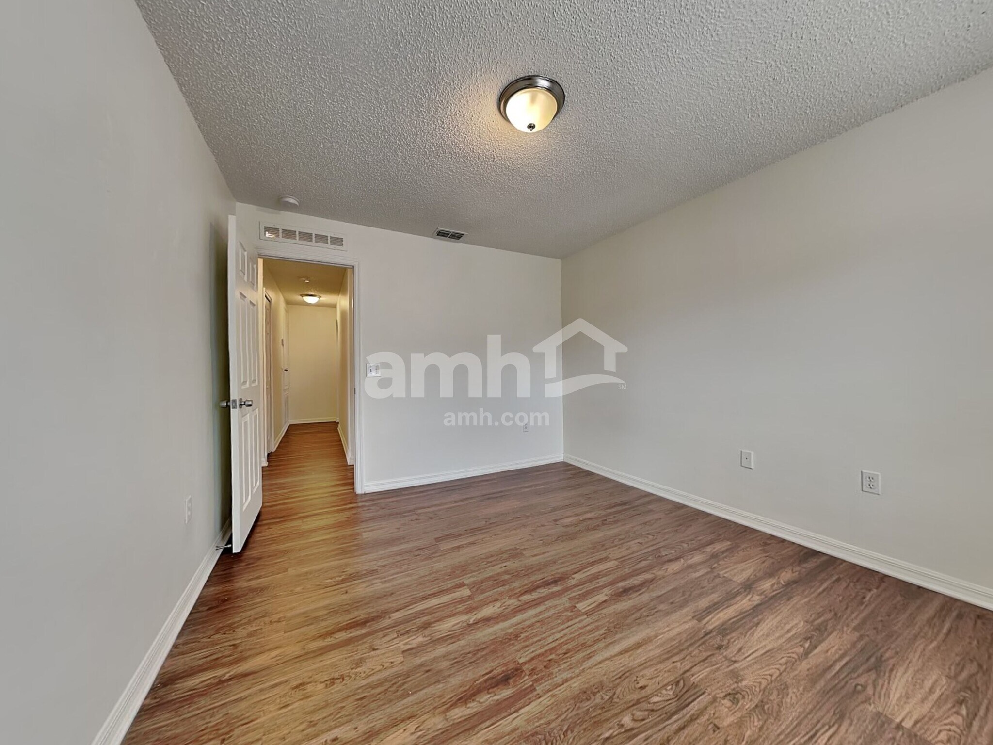 Building Photo - 10619 Opus Dr