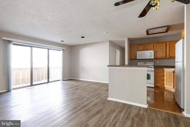 Building Photo - 211 Woodhollow Dr