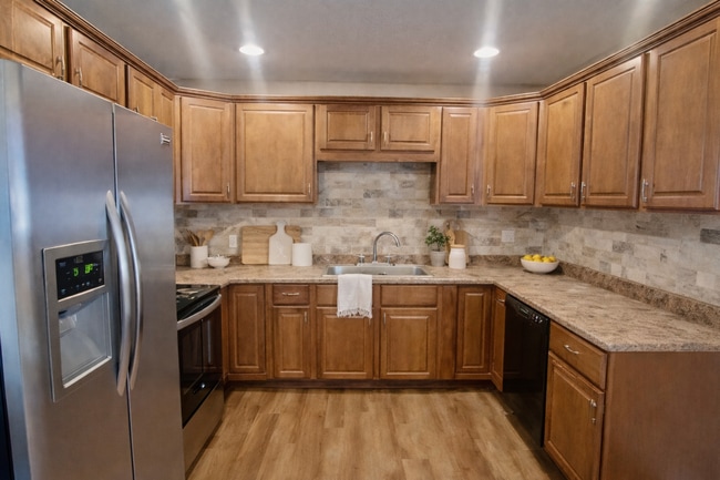 Building Photo - Great 5 bedroom ranch style home close to everything!