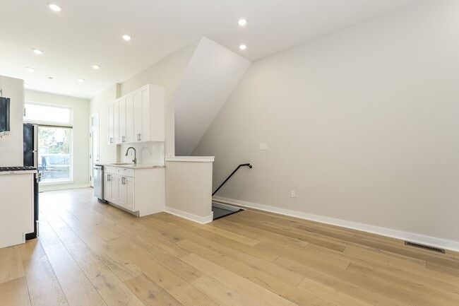 Building Photo - 2106 N Percy St