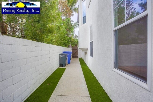 Building Photo - Stunning 4 Bedroom 3.5 Bath Home in the Co...