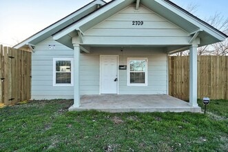Building Photo - Cute 2BD/1BTH Home in the Heart of OKC Near OU Medical Center