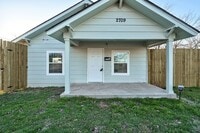 Building Photo - Cute 2BD/1BTH Home in the Heart of OKC Near OU Medical Center