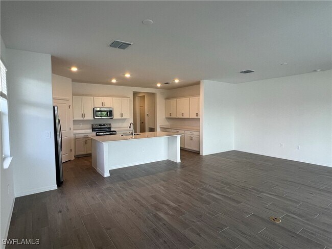 Building Photo - 2357 Avocado Ln