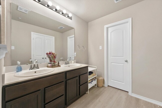 Building Photo - 2756 Baneberry Ln
