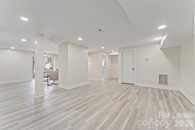 Building Photo - 612 Westway Dr