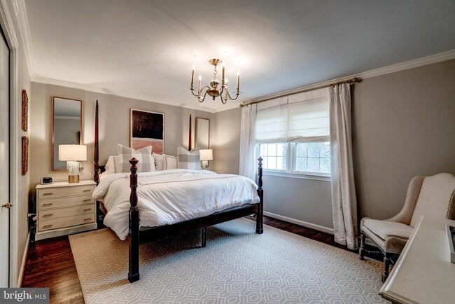 Building Photo - 5703 Brookside Dr