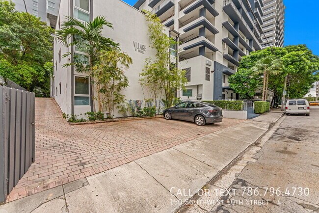 Building Photo - 150 SW 10th St