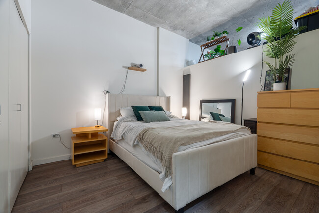 Building Photo - 235 W Van Buren St