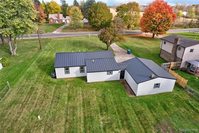 Building Photo - 1445 N Seymour Rd