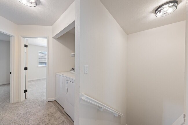 Building Photo - Newly Remodeled 3 bedroom Home