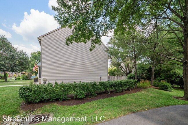 Building Photo - 2 br, 3.5 bath House - 14224 Angelton Terr