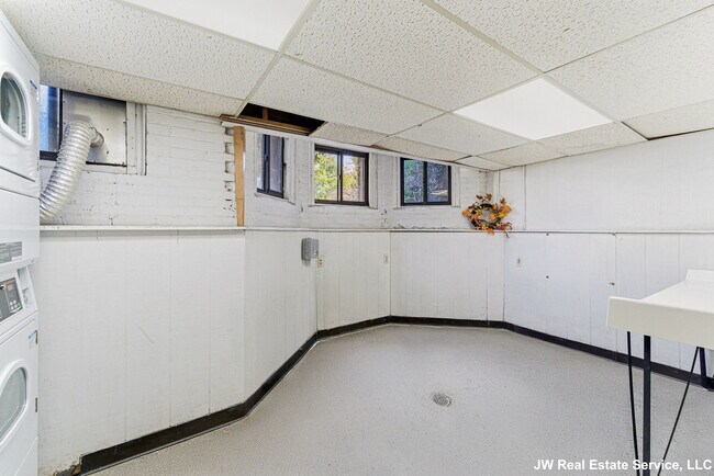 Building Photo - 39 Glenville Ave