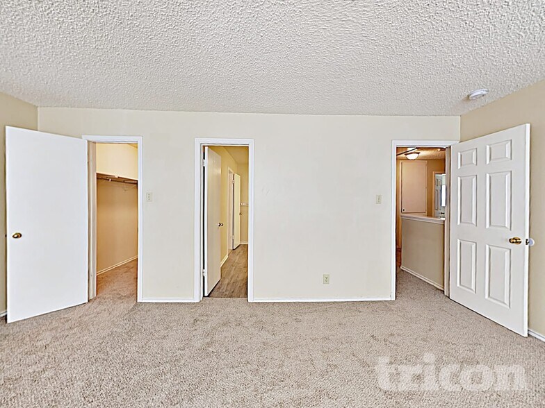 Building Photo - 8015 Chestnut Barr Dr