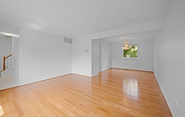Building Photo - Discover Your Dream Home: Modern Comfort M...