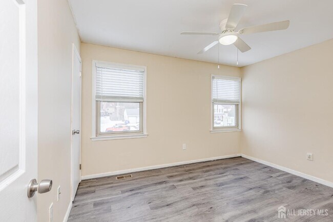 Building Photo - 45 Stratford Ln