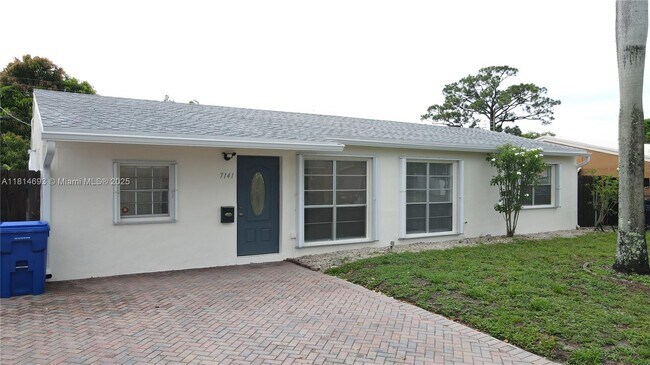 Primary Photo - 7141 Hope St