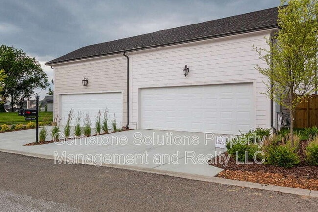 Building Photo - 3006 Hathaway St