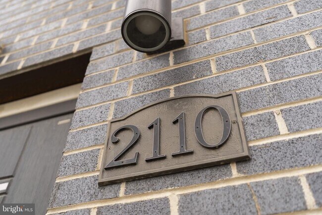 Building Photo - 2110 Master St