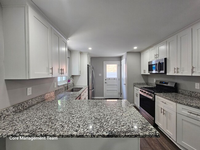 Building Photo - Amazing 3 Bedroom house Located in Lawrenceville!