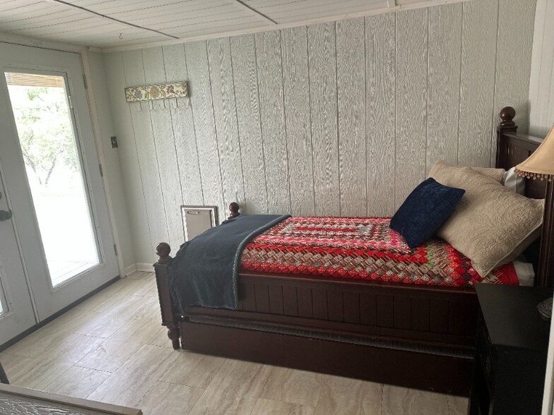 Building Photo - 941 River View Ct