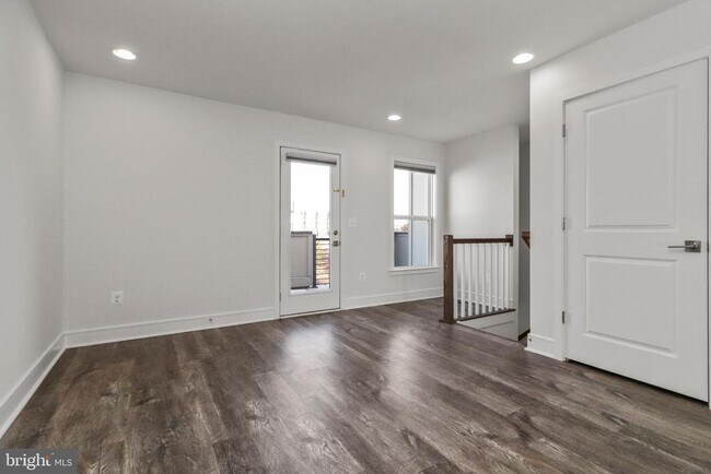 Building Photo - 14583 Lakestone Dr